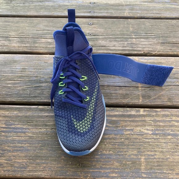 Nike Air Zoom Strong Womens Sneaker 6 - Picture 11 of 13